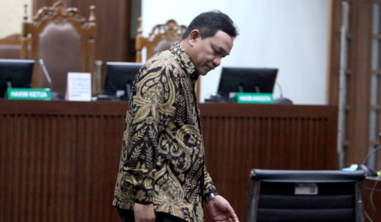 Achsanul Qosasi seusai menjalani sidang putusan kasus korupsi proyek BTS 4G pada Bakti Kominfo.