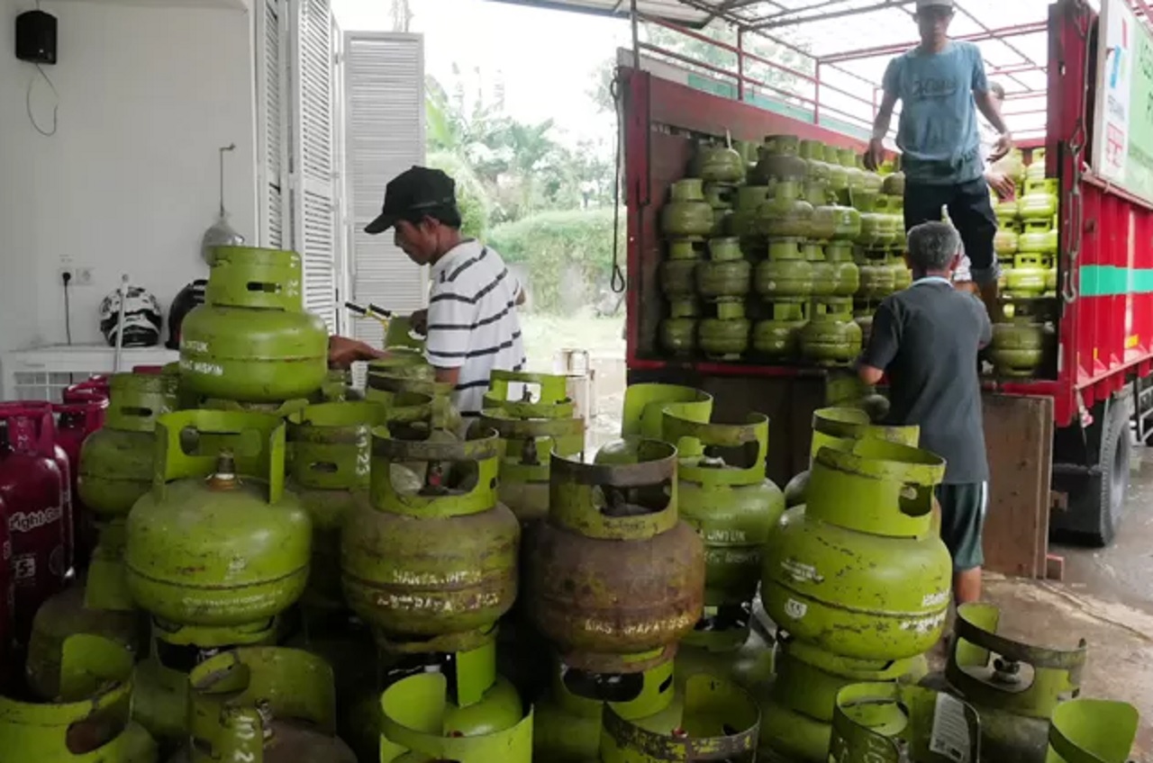 Ilustrasi. Warga di Magetan, Jawa Timur mengeluhkan stok elpiji yang mulai langka dan harganya naik lagi. SP/ MGT