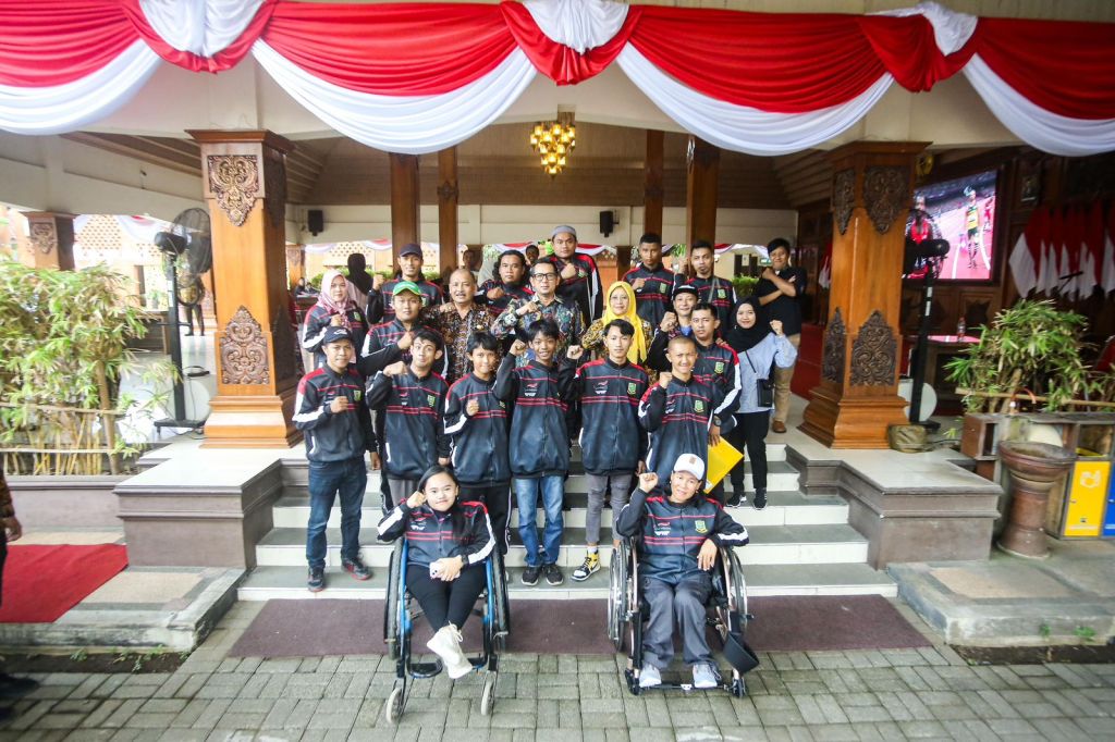 Pj Wali Kota Ali Kuncoro saat menyambut atlet paralimpik Kota Mojokerto