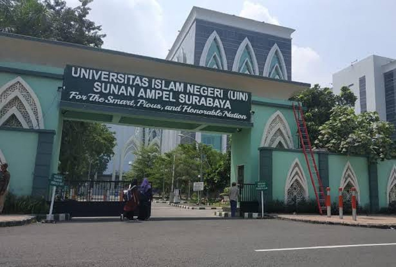 Suasana di depan kampus UINSA Surabaya. SP/ Al Qomaruddin
