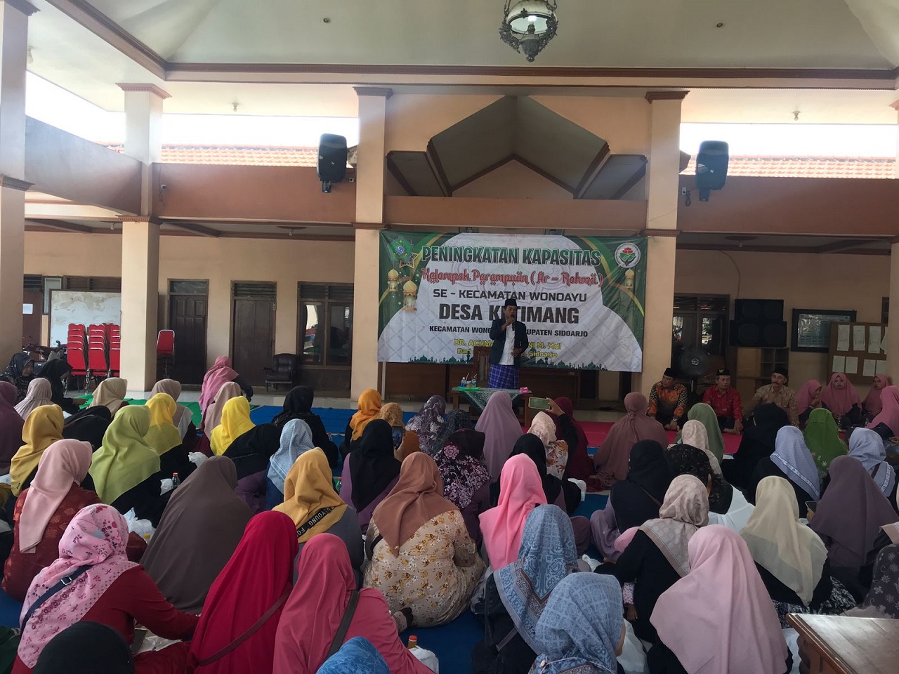 Kegiatan pengajian Ar - Rohma di pendopo kantor Desa Ketimang. SP/JUM