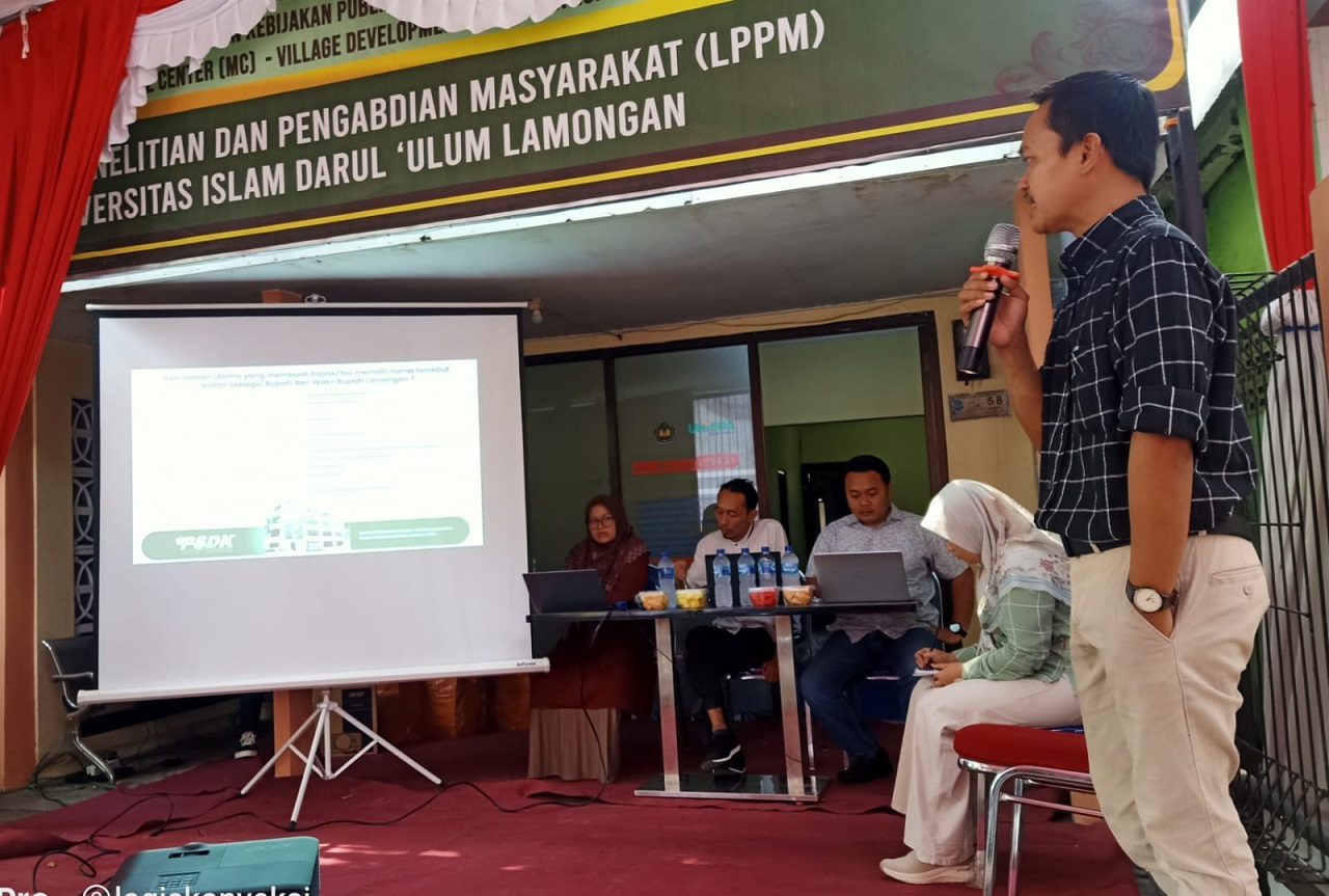 Ahmad Sholikin,  peneliti senior Pusat Studi Demokrasi dan Kebijakan Publik (PSDK) saat menyampaikan hasil survei nya. SP/MUHAJIRIN 