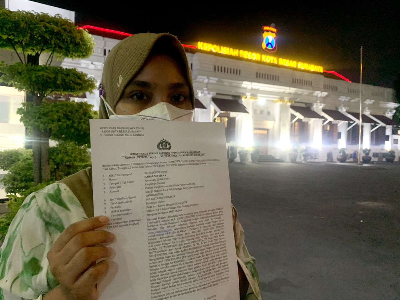 Hanaa Septiana korban penipuan investasi Skin Care, setelah melapor ke Polrestabes Surabaya. SP/ AINI