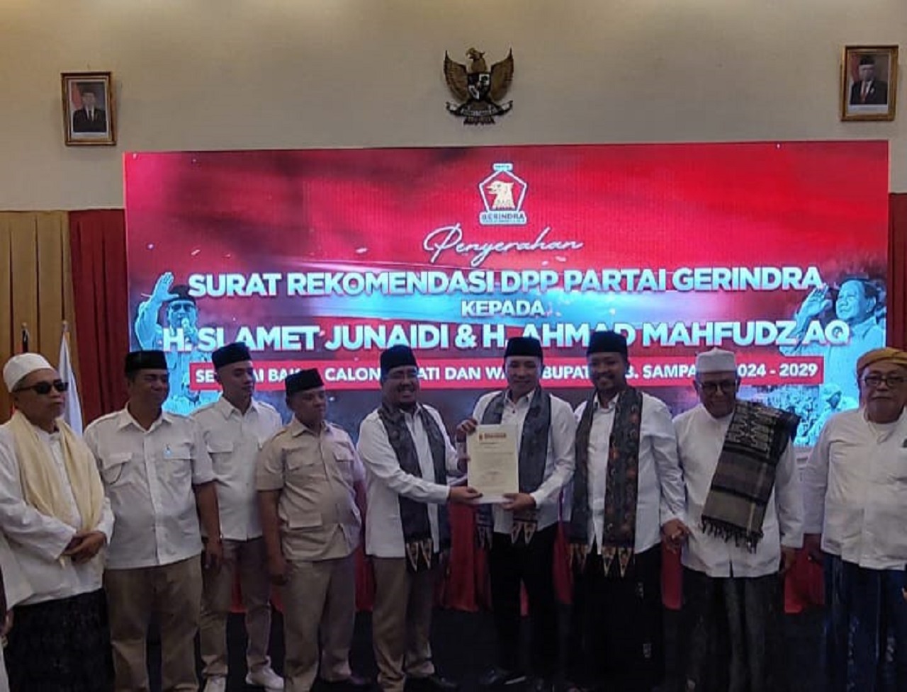 H. Slamet Junaidi saat menerima rekomendasi dari Partai Gerindra. SP/ GAN