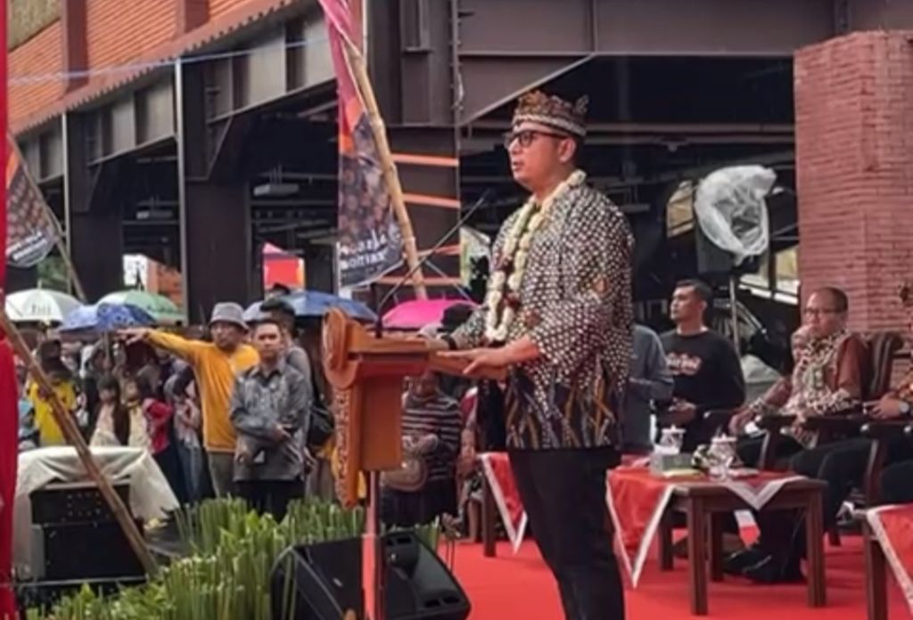Pj Wali Kota Ali Kuncoro saat membuka Kirab Mojo Bangkit 2024