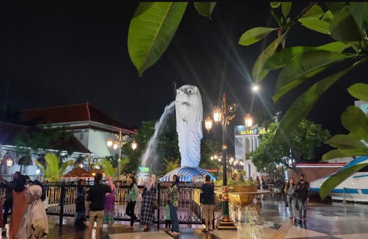 Ilustrasi. Salah satu destinasi miniatur patung Merlion di kawasan Pahlawan Street Center Kota Madiun. SP/ MDN
