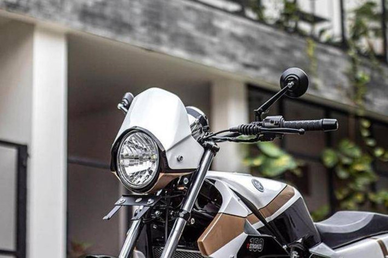Kawasaki Ninja 150R yang di custom jadi scrambler oleh bengkel Batakastem. Foto: Dok. Instagram/@batakastem_workshop