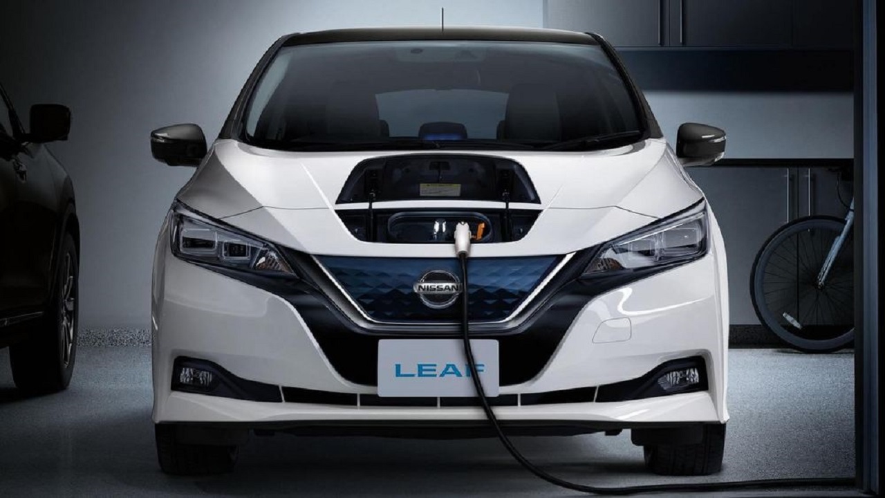 Mobil listrik Nissan Leaf bisa dicas dari rumah. SP/ JKT