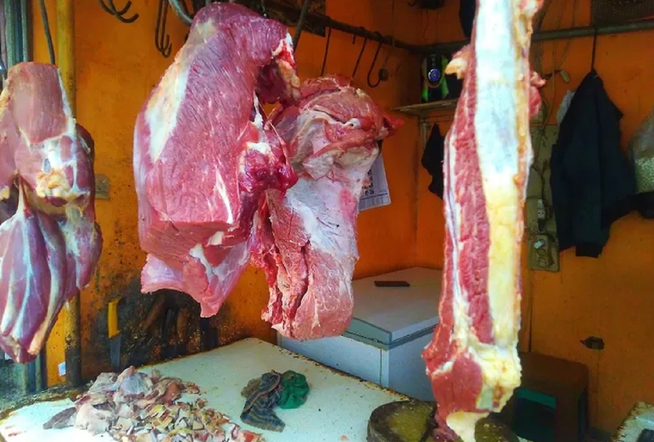 Ilustrasi. Daging sapi glonggongan yang dijual di salah satu pasar Kabupaten Pasuruan. SP/ PSR