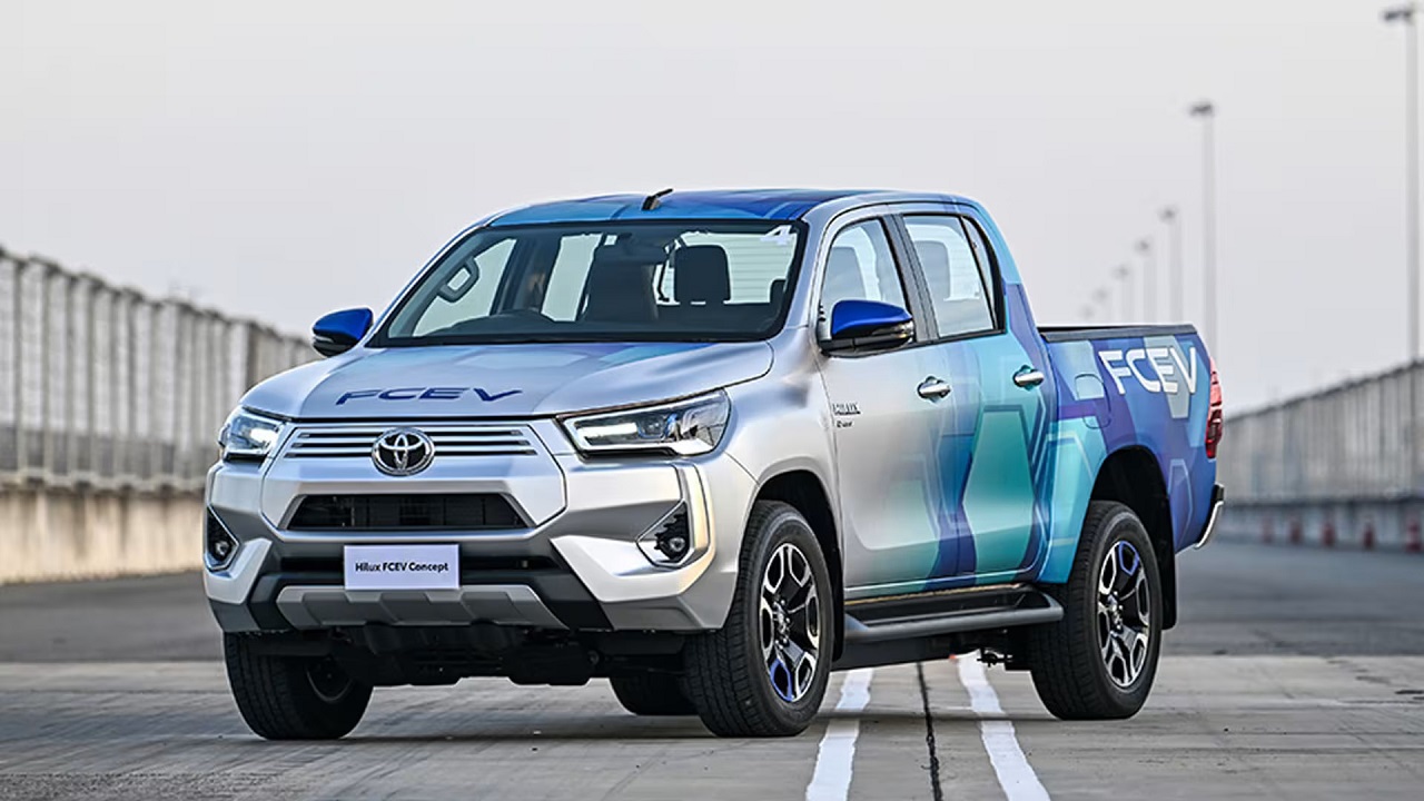Toyota pikap Hilux bertenaga hidrogen masuki tahap demonstrasi dan akan siap diproduksi tahun depan 2025. SP/ JKT
