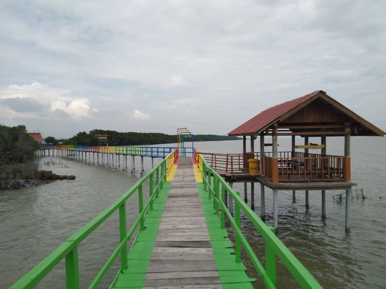 Wisata air di Waduk Gondang Sugio Lamongan ini bisa dijadikan pilihan para wisatawan dalam menghabiskan masa liburan sekolah. SP/MUHAJIRIN