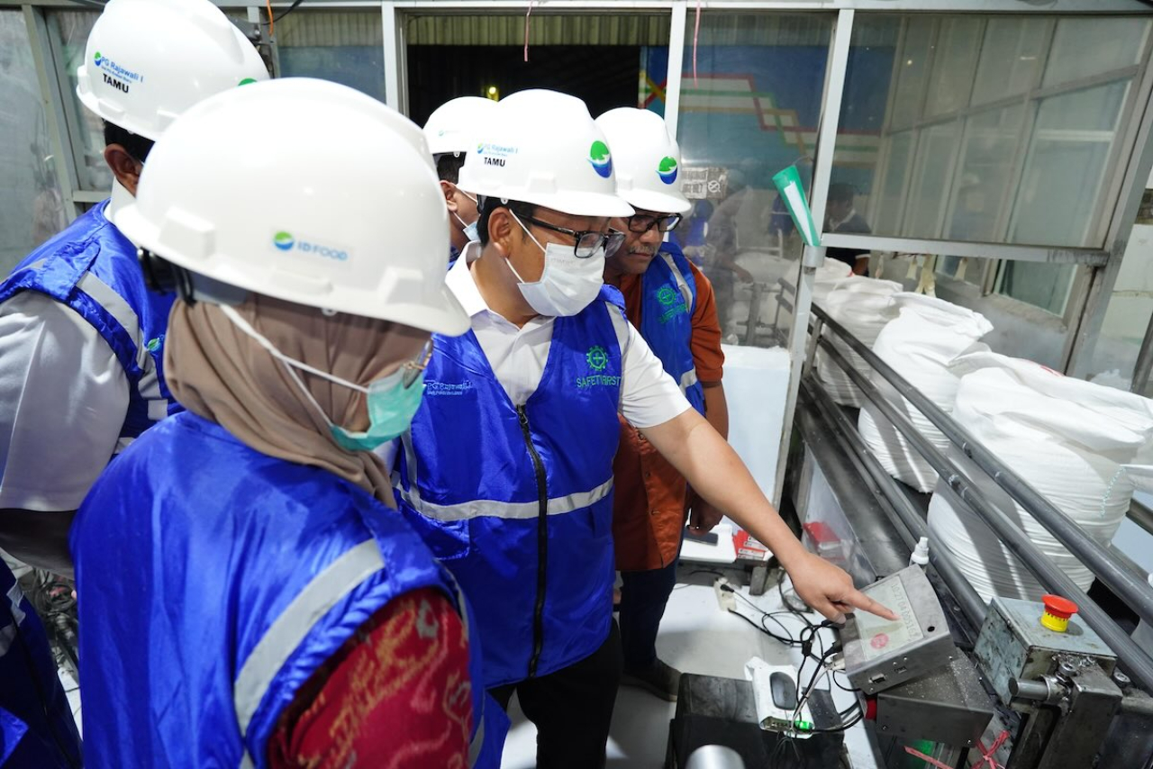 Kepala Bapanas Arief Prasetyo Adi saat berkunjung di PG Krebet Baru Malang, Kamis 4/7/2024.