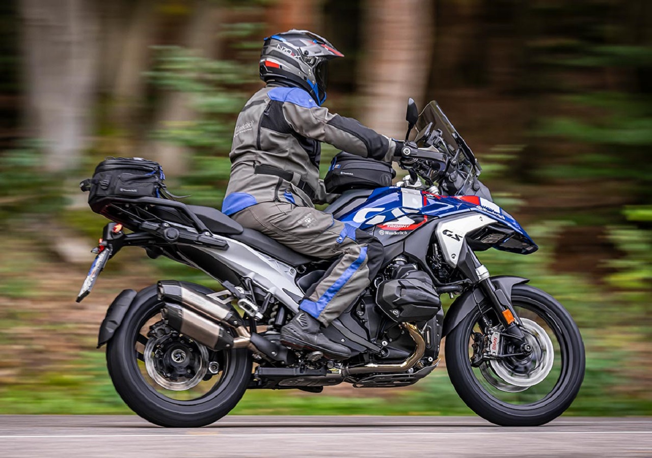 BMW R 1300 GS Trophy cocok bagi pecinta adventure menelusuri tanjakan di sepanjang jalan raya. SP/ JKT