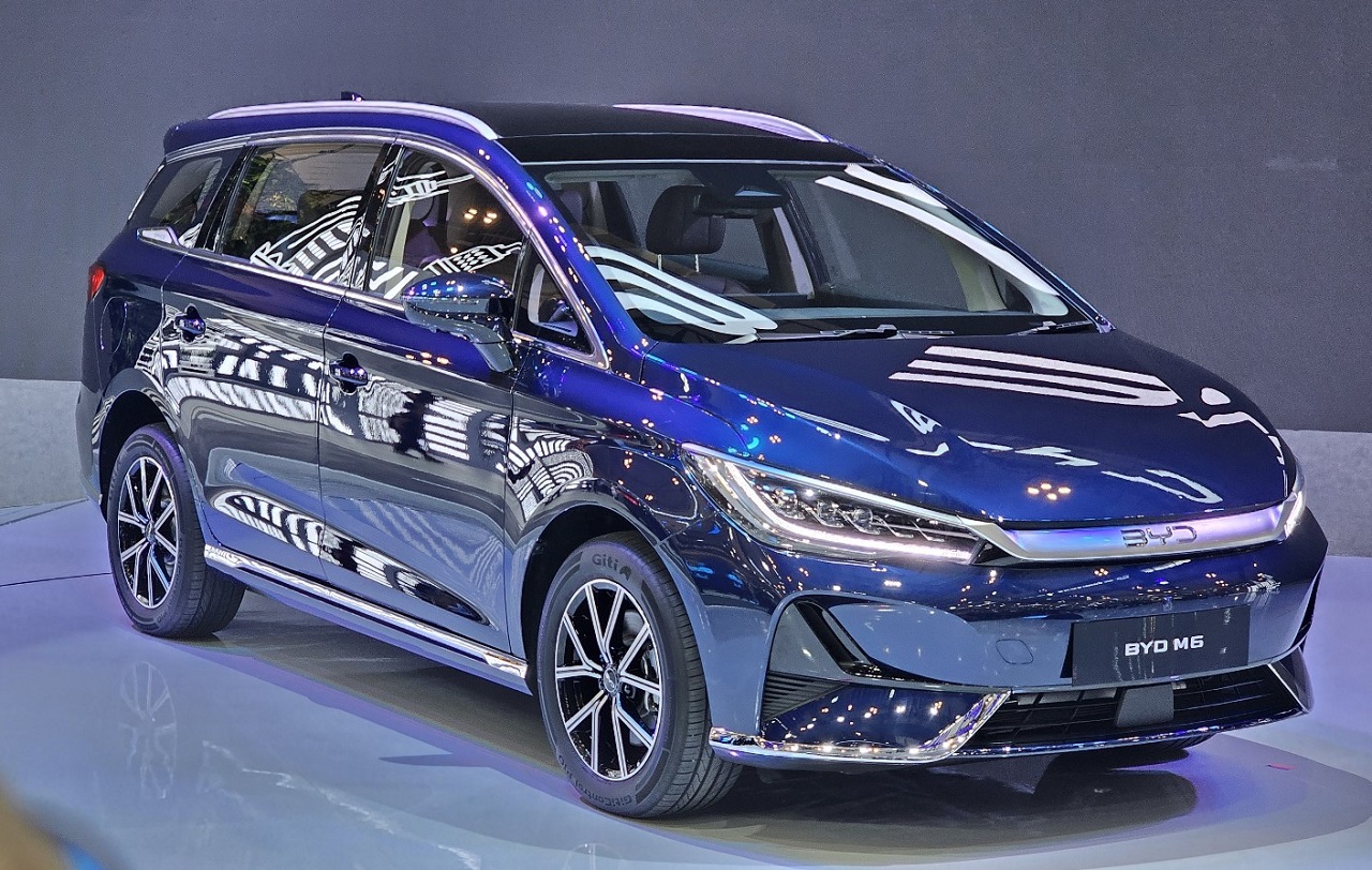 BYD M6 meluncur dengan harga terjangkau mulai Rp 300 jutaan. SP/ JKT
