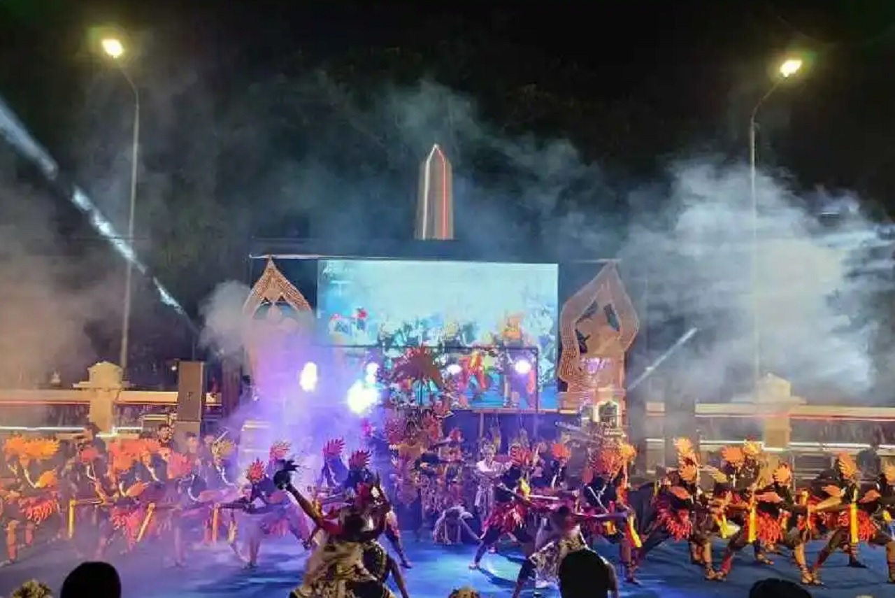 Penampilan salah satu peserta Festival Ronthek Pacitan. SP/ PCT