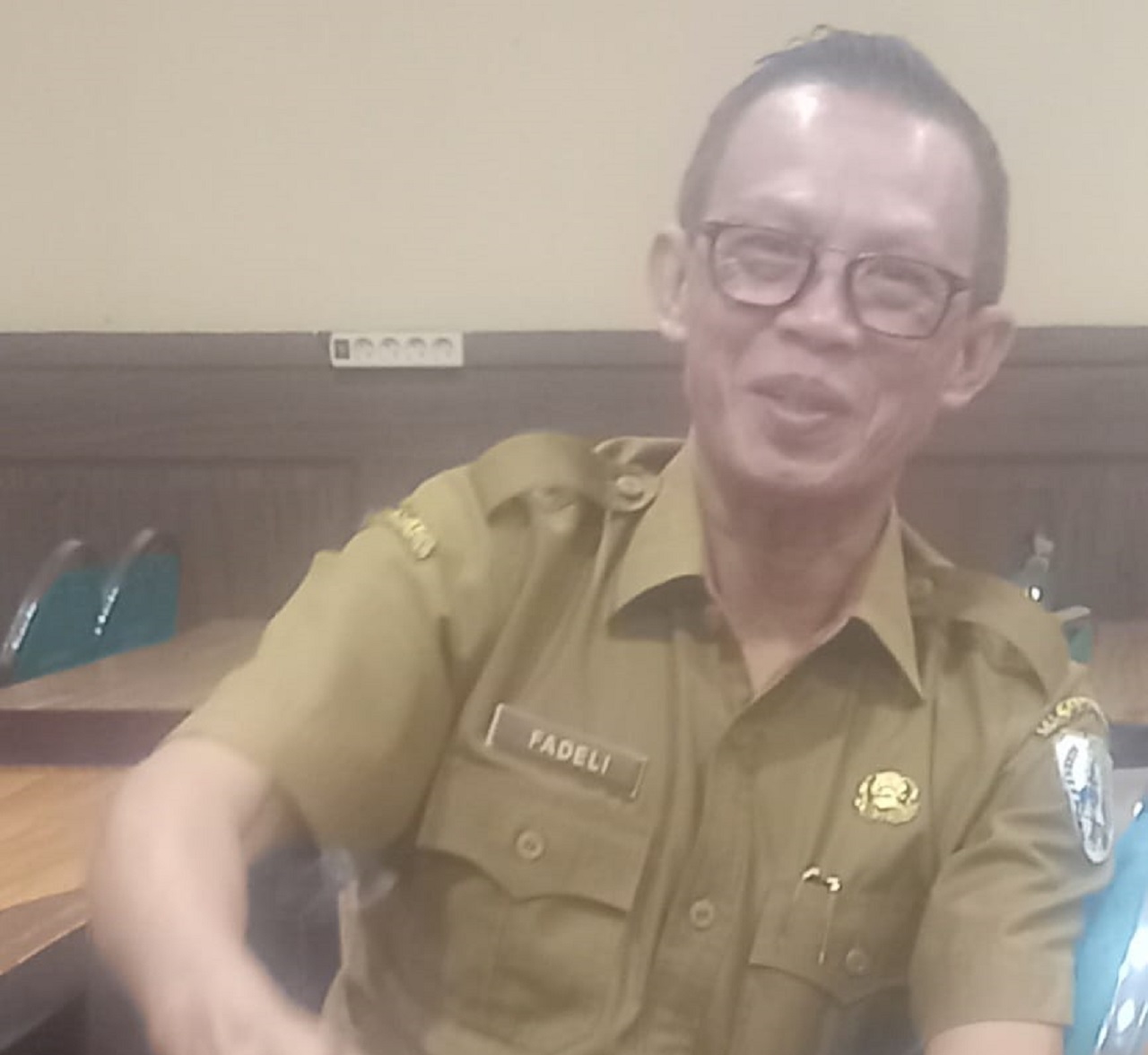 Kadisdik Kab Sampang Mohamad Fadeli dengan wajah semangat siap menindak tegas oknum kepala sekolah SDN Taddan II. SP/ GAN