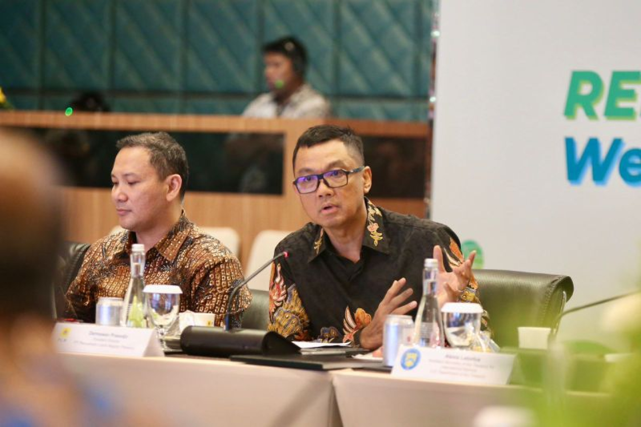 Dirut PLN Darmawan Prasodjo (kanan) pada acara Green Energy Buyers Dialogue yang diselenggarakan oleh Kementerian Koordinator Bidang Kemaritiman dan Investasi di Jakarta, Jumat (12/7/2024). Foto/Humas PLN
