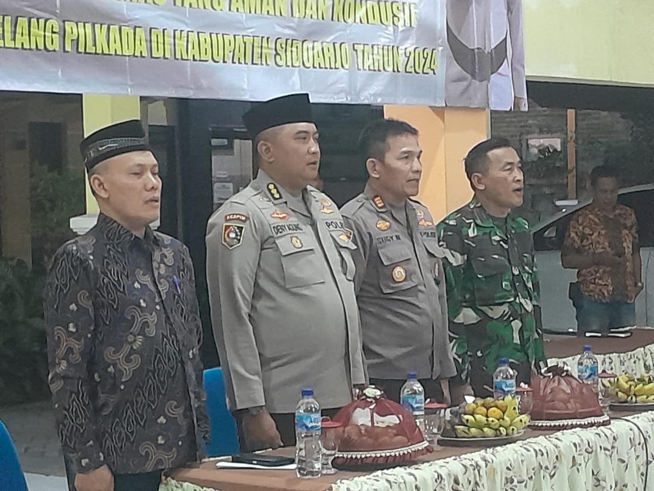 Camat Jabon, Wakapolresta Sidoarjo Kombes Pol Denu Agung, Kapolsek Jabon dan Danramil Jabon dalam acara 'Sahabat Curhat'. SP/ Hikmah