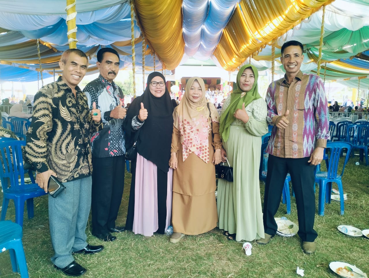 Alumni IPS 2 SMAN 1 Bima angkatan'86 saat menghadiri acara ritual pernikahan putra Sultan. SP/ HIKMAH