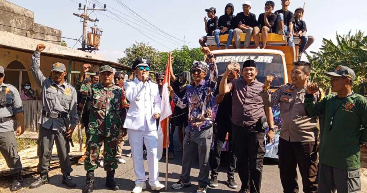 Agenda Larung saji, di wisata Bahari Tlocor oleh warga Dusun Tlocor, Desa Kedungpandan, Kecamatan Jabon, pada Minggu (28/07/2024). SP/ HIKMAH