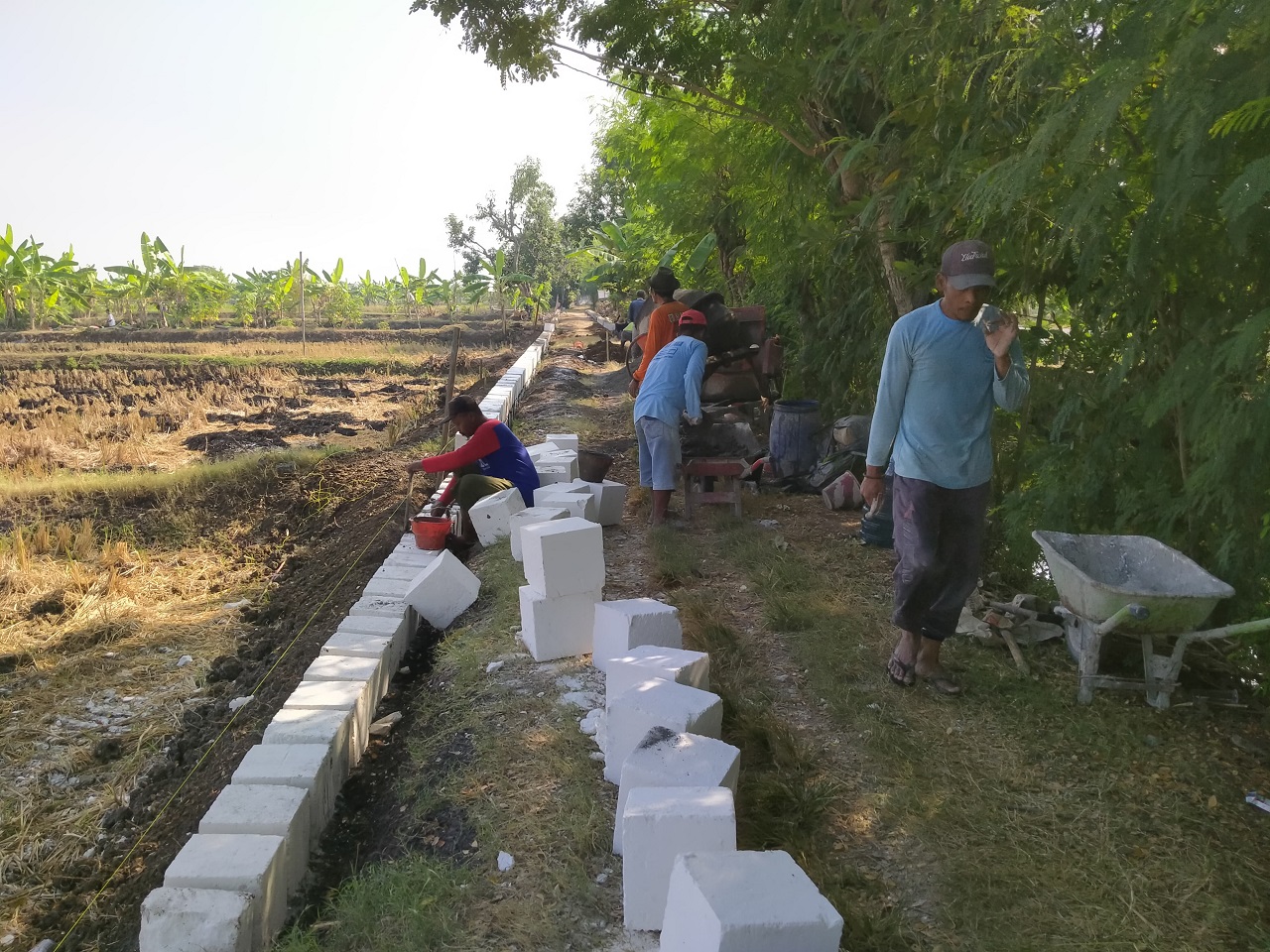 Pembangunan JUT di Desa Sekargadung    masih dalam proses pengerjaan. SP/Grs
