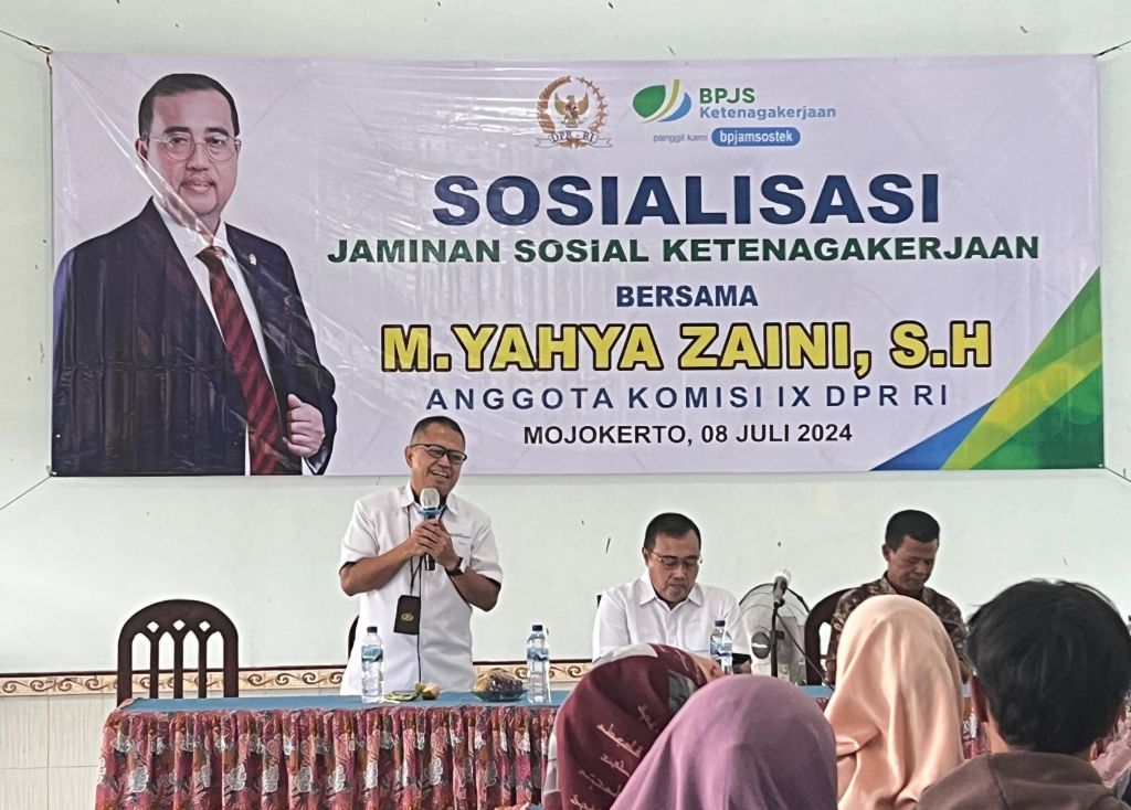 Kepala BPJamsostek Mojokerto Zulkarnain Mahading saat memberikan sosilaisasi manfaat jamsos ketenagakerjaan