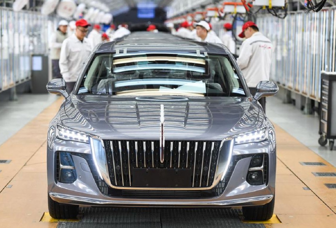Merek mobil mewah China Hongqi yang ditampilkan pada pameran Auto Shanghai 2023. SP/ JKT