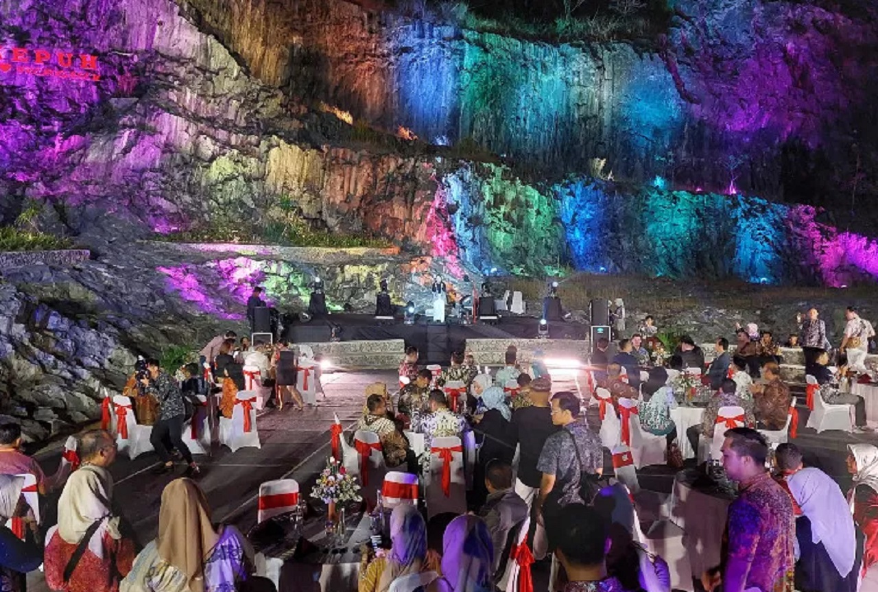 Gala dinner penyambutan CALD dan bupati dalam rangkaian HUT APKASI ke 24 di Tebing Kepuh Trenggalek. SP/ TRG