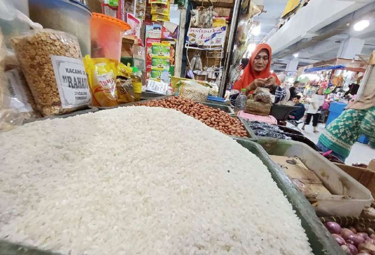 Ilustrasi. Pedagang beras di pasar tradisional Kota Madiun. SP/ MDN
