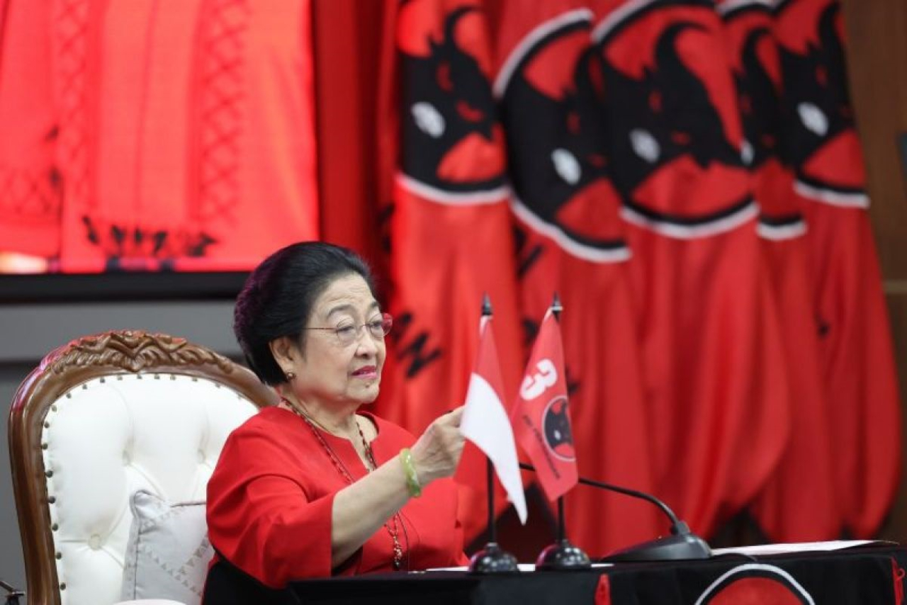 Ekspresi Megawati saat menyampaikan pidato di acara Sekolah Partai PDIP di Lenteng Agung, Jumat (5/7/2024).