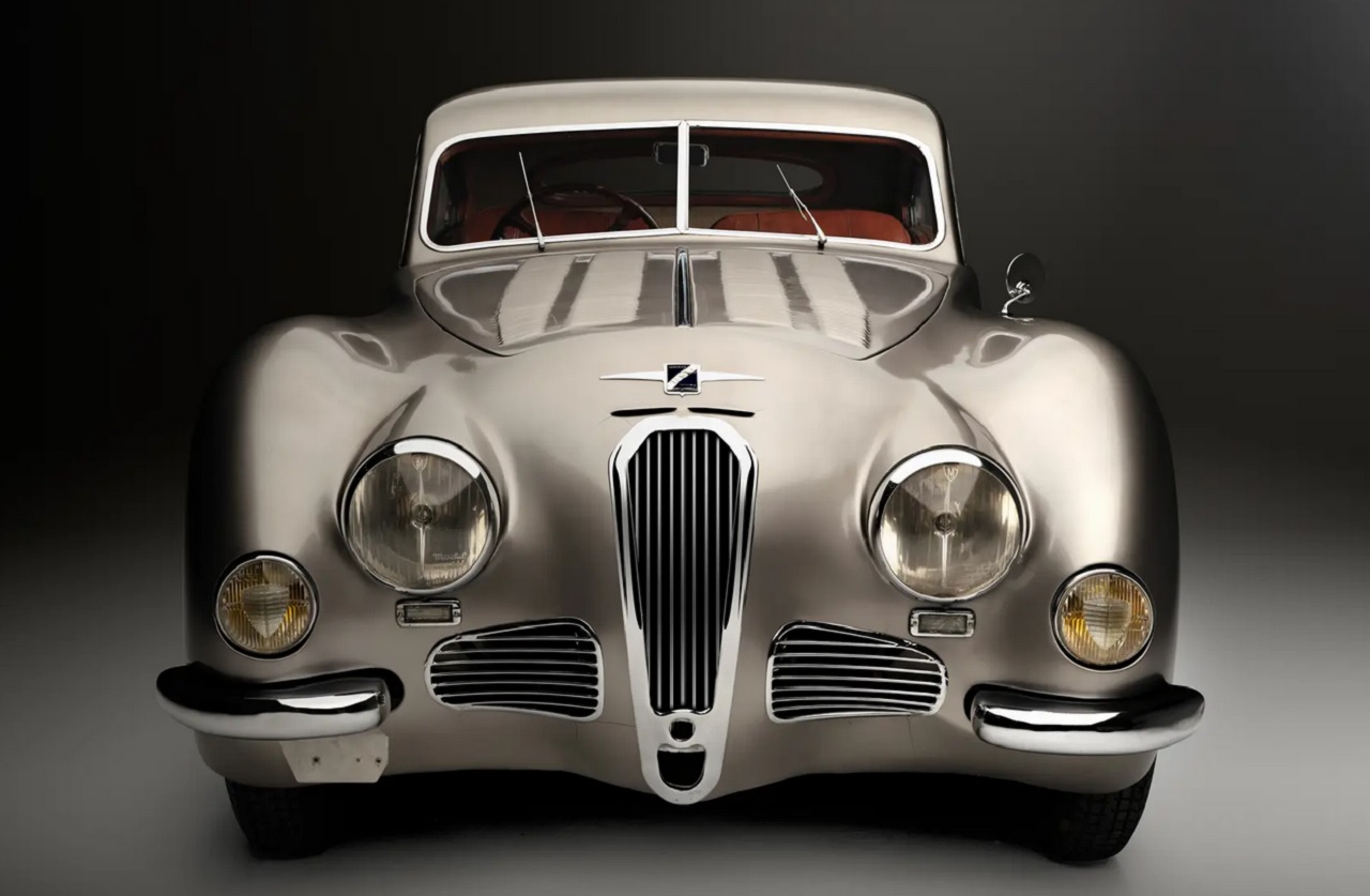 Talbot-Lago T26 Grand Sport Coupe 1949 berwarna krem tampak mewah penuh sejarah. SP/ JKT