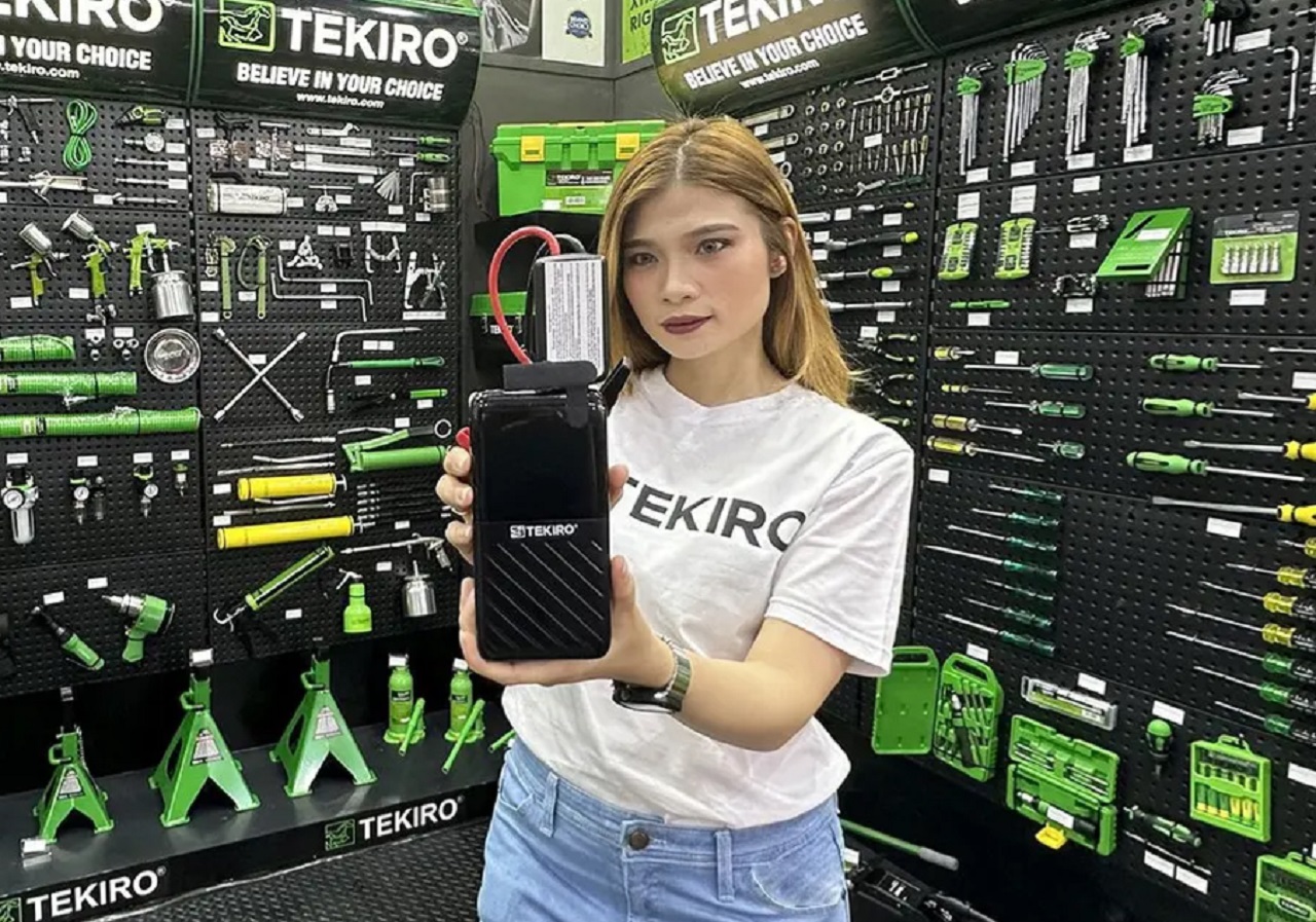 Tekiro memperkenalkan produk baru berupa Portable Jump Starter 8000 mAh di GIIAS 2024. SP/ JKT