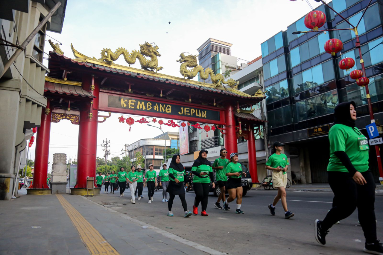 Para peserta Road to MILO ACTIV Indonesia Race 2024 Surabaya Series melewati kawasan ikonik Surabaya mulai dari Tugu Pahlawan, Kawasan Wisata Heritage Zona Eropa Kota Lama Surabaya dan Chinatown
