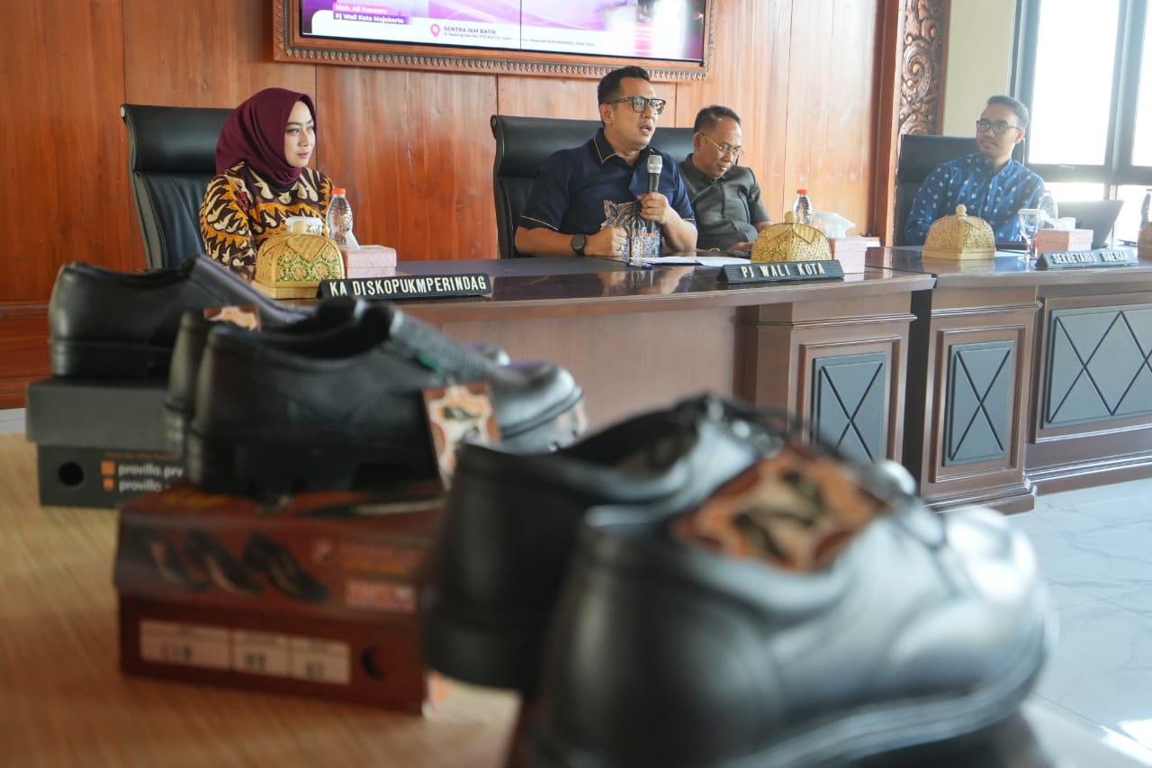 Pj Wali kota Ali Kuncoro saat membuka Pelatihan Pengelolaan Bisnis dan Manajemen Wirausaha 2024