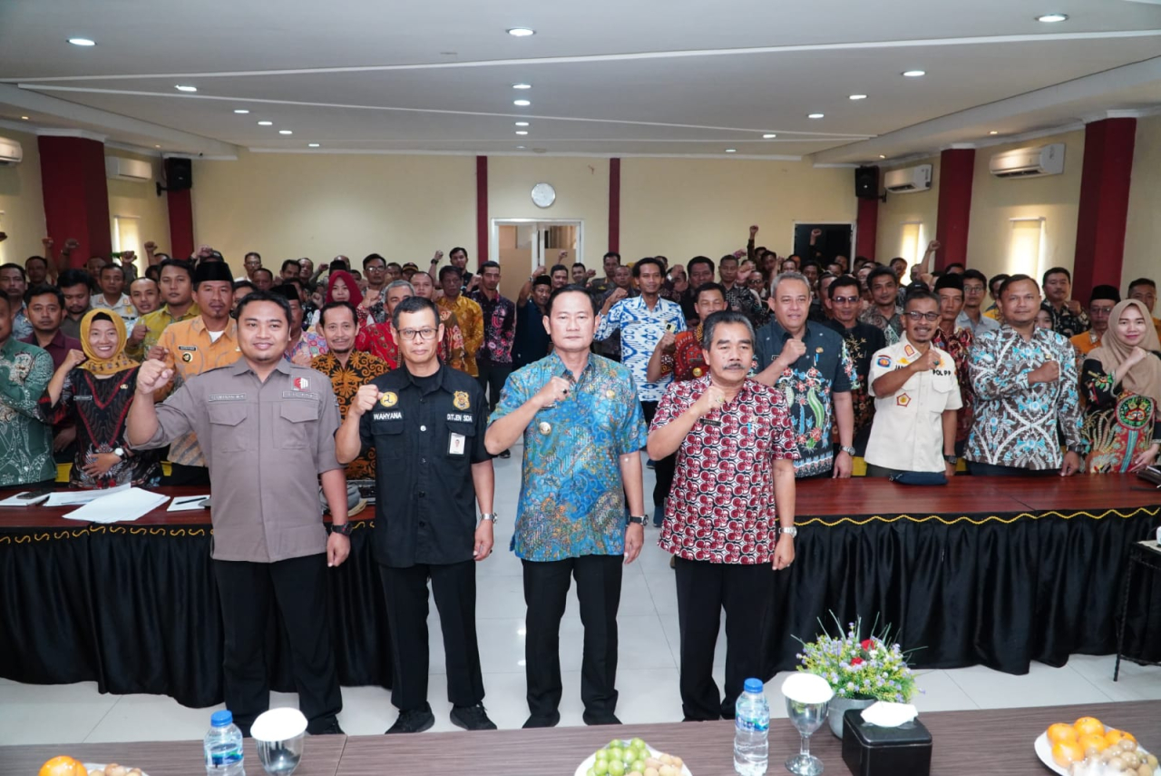 Bupati bersama stakeholder berpose bersama sosialisasi penertiban aset dan perijinan sumber daya air. SP/MUHAJIRIN 