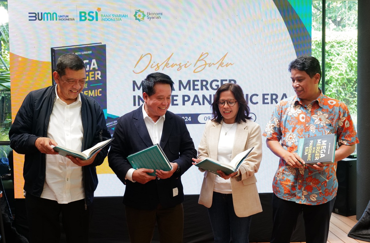 Kiri ke kanan : Pemimpin Redaksi Republika Elba Damhuri, CEO Rakyat Merdeka Kiki Iswara, Direktur Utama BSI Hery Gunardi, Pemimpin Redaksi Bisnis Indonesia Maria Y. Benyamin