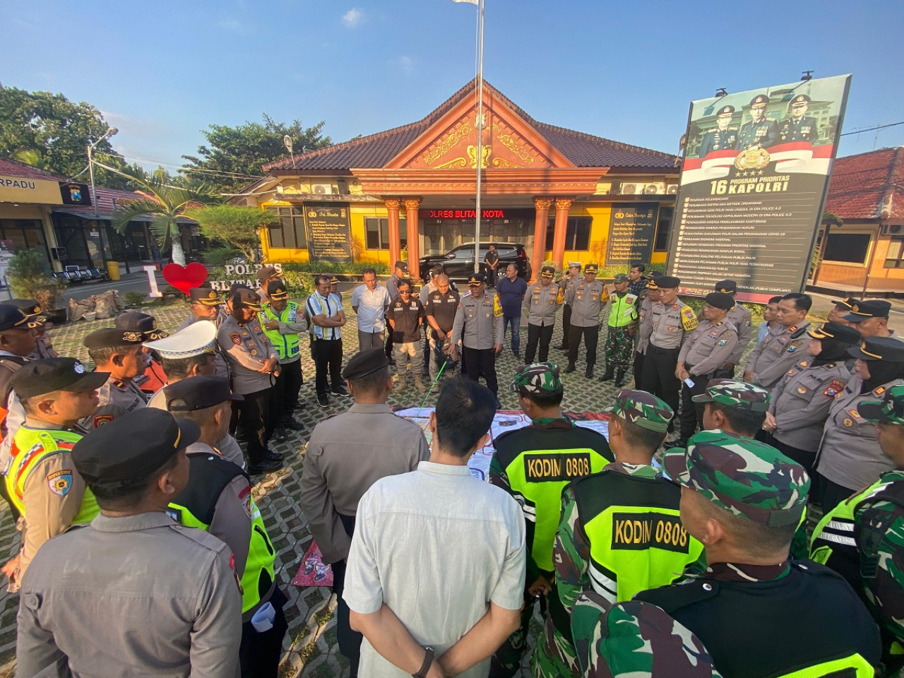 Polres Blitar Kota menerangkan pengamanan saat pengesahan anggota PSHT.. SP/Lestariono