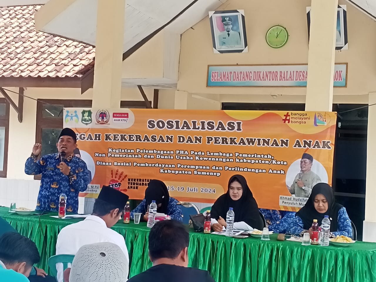 Kegiatan ketiga (Dinsos P3A) Sosialisasi cegah kekerasan dan perkawinan anak di Balai Desa Dasuk laok Kec. Dasuk Kab. Sumenep (ft. Ainur Rahman/ SP)