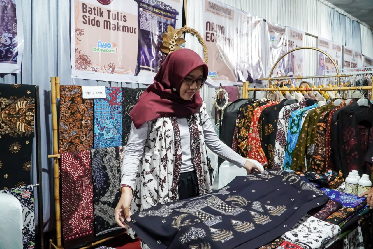 Batik milik warga Desa Sendangagung dipamerkan dan dilaunching oleh bupati. SP/IST