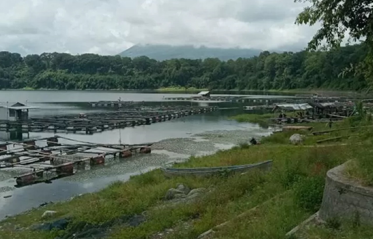 Danau Ranupakis di Lumajang menyusut hingga sedalam 26 meter karena musim kemarau. SP/ LMJ