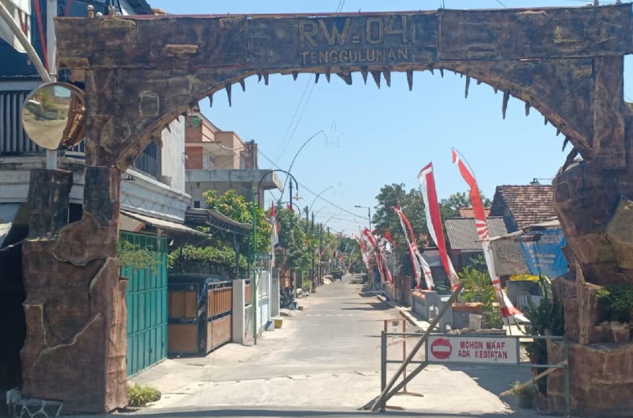 Pembangunan saluran air di Desa Tenggulunan, Sidoarjo. SP/ HIKMAH