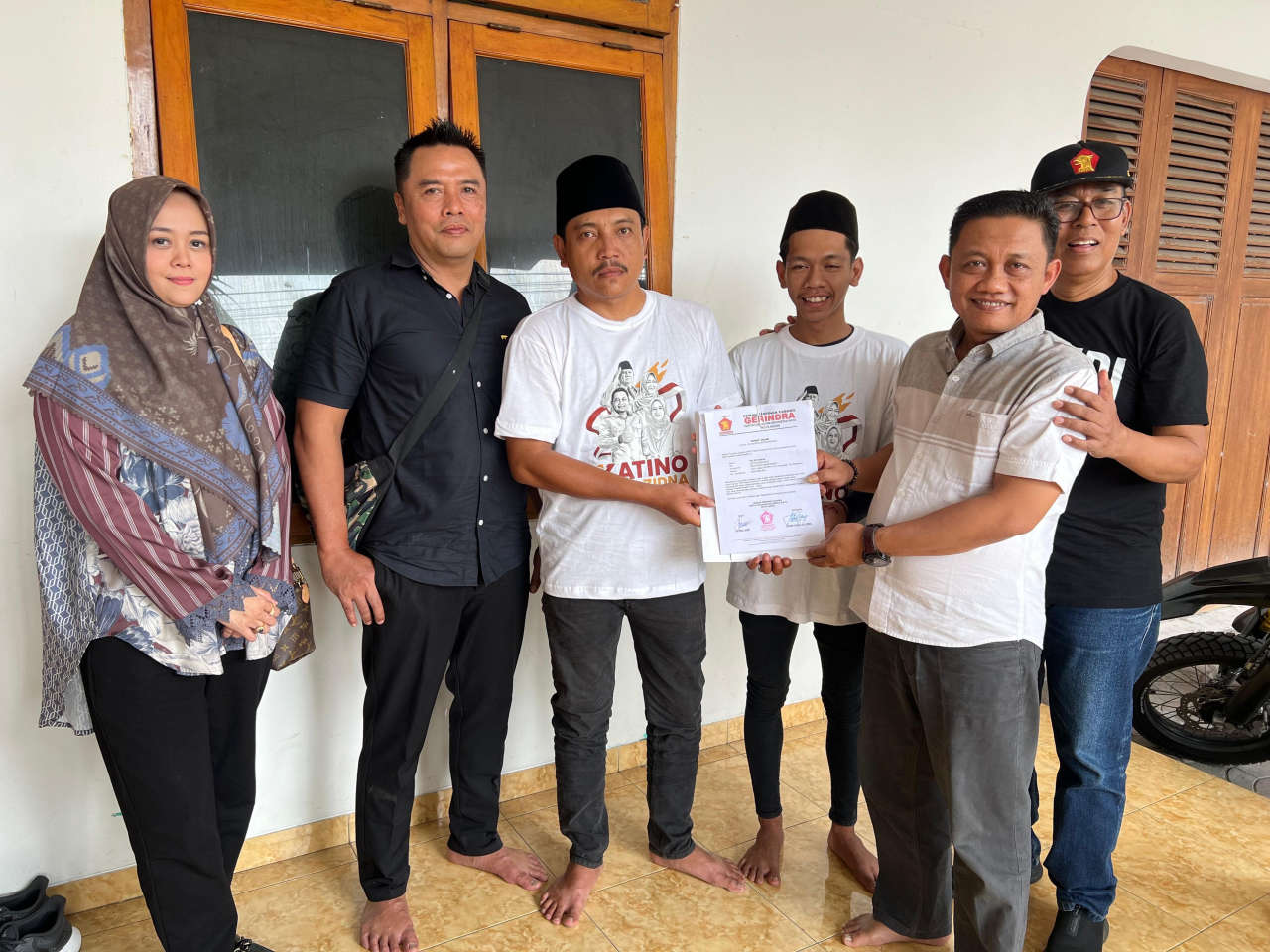 Rio di kantor DPC Partai Gerindra Kota Kediri bersama Ketua DPC Gerindra Katino dan anggota DPRD Gerindra terpilih