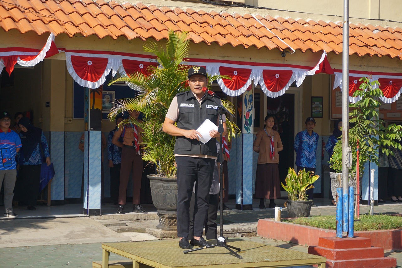 Kegiatan jemput bola aktivasi identitas kependudukan digital (IKD) dan perekaman e-KTP bagi pemula di Sidoarjo. SP/ HIKMAH