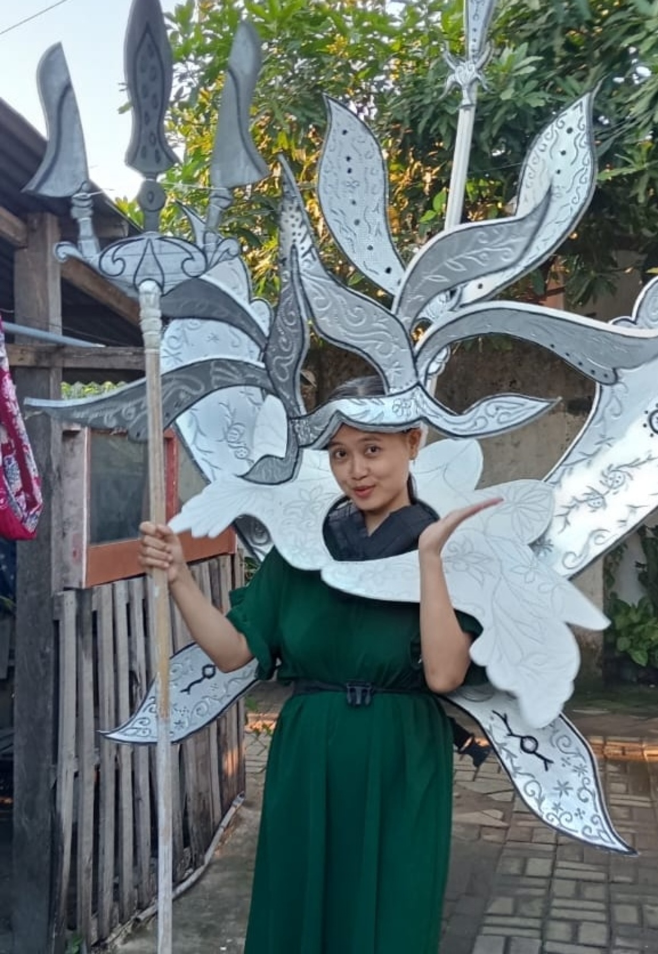 Proses pembuatan Kostum Karnaval dalam rangka memperingati kemerdekaan Republik Indonesia yang ke-79. SP/ HIKMAH