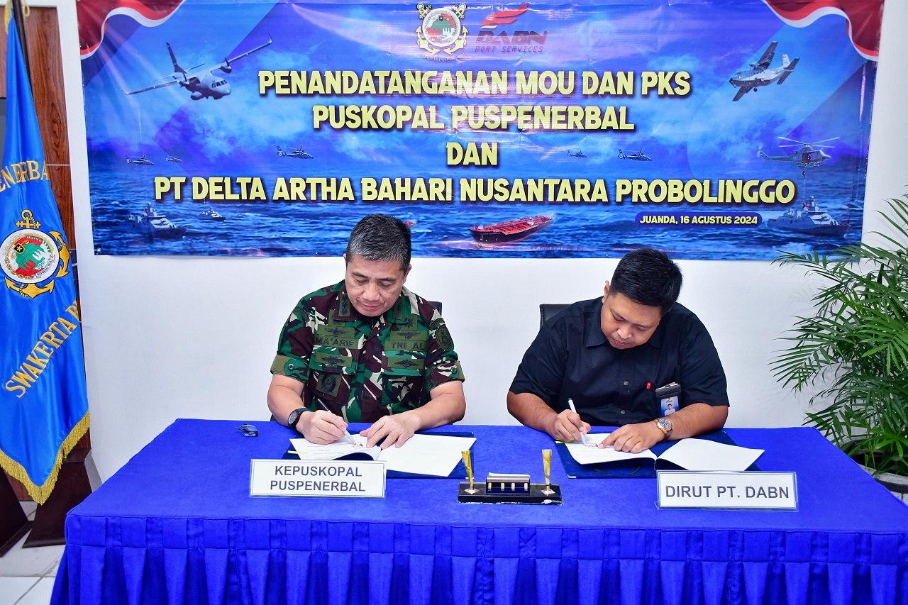 Penandatanganan nota kesepahaman oleh Dirut PT DABN Hadi Mulyo Utomo, SH MH bersama Kapuskopal Puspenerbal Kolonel Laut (P) Ma’arif. SP/ RIKO