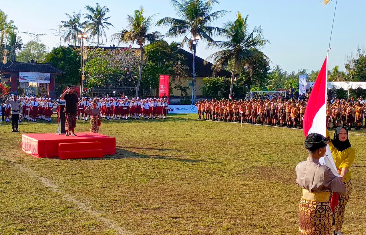 Suasana upacara peringatan Hari Ulang Tahun ke-79 Kemerdekaan Republik Indonesia (RI) di Desa Manistutu, Jembrana, Bali pada Sabtu (17/8/2024). Foto/Humas PLN