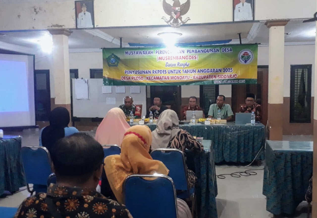 Pelaksanaan Musrenbangdes di pendopo kantor Desa Ploso, Kecamatan Wonoayu. SP/JUM