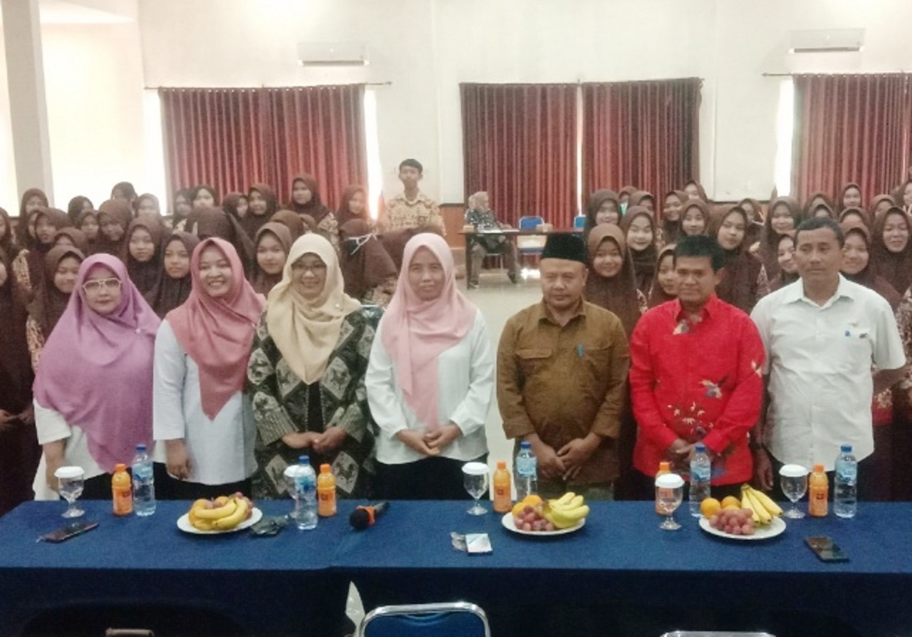 Gelaran kegiatan Sosialisasi Pilkada Serentak tahun 2024 di ruang Auditorium SMKN 1 Buduran Sidoarjo. SP/ HIKMAH