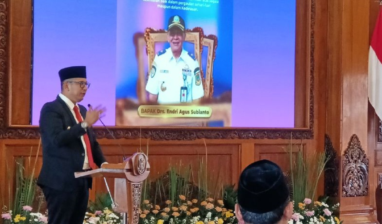 Pj Wali Kota Ali Kuncoro saat melepas Kadishub Agus Endri memasuki masa purna tugas