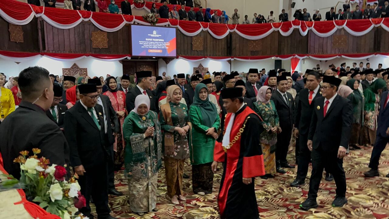 120 anggota DPRD Jawa Timur periode 2024-2029 resmi dilantik dalam sebuah prosesi khidmat pada Sabtu (31/08/2024). SP/ RIKO